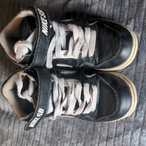 (🌼bundle 5/$25) Nike, SB Boys Black Shoes w/Velcro Strap